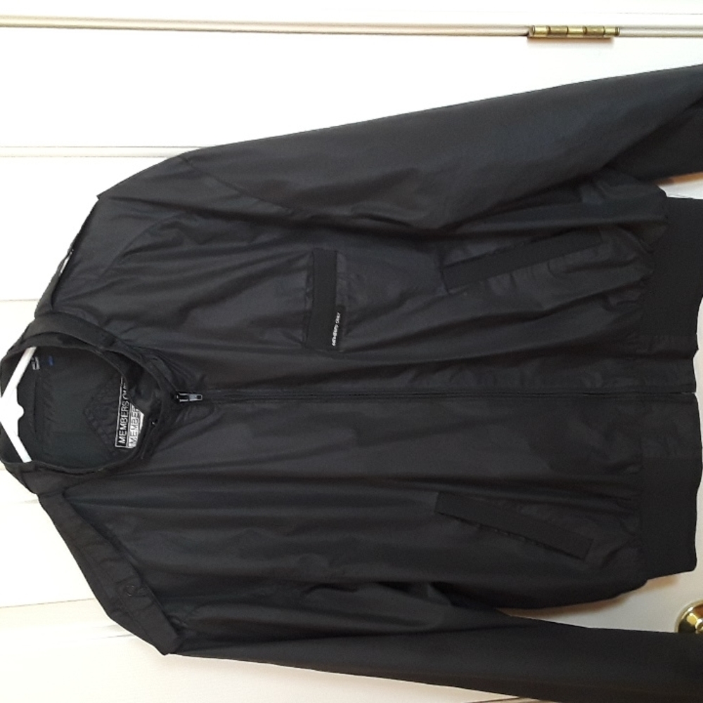 Members Only  black  jacket size 44 excellent condition